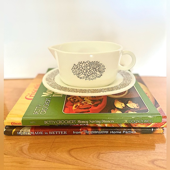 Dining Vintage Pyrex Woodland Gravy Boat Set Poshmark